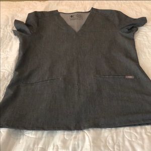 Figs medium scrub top